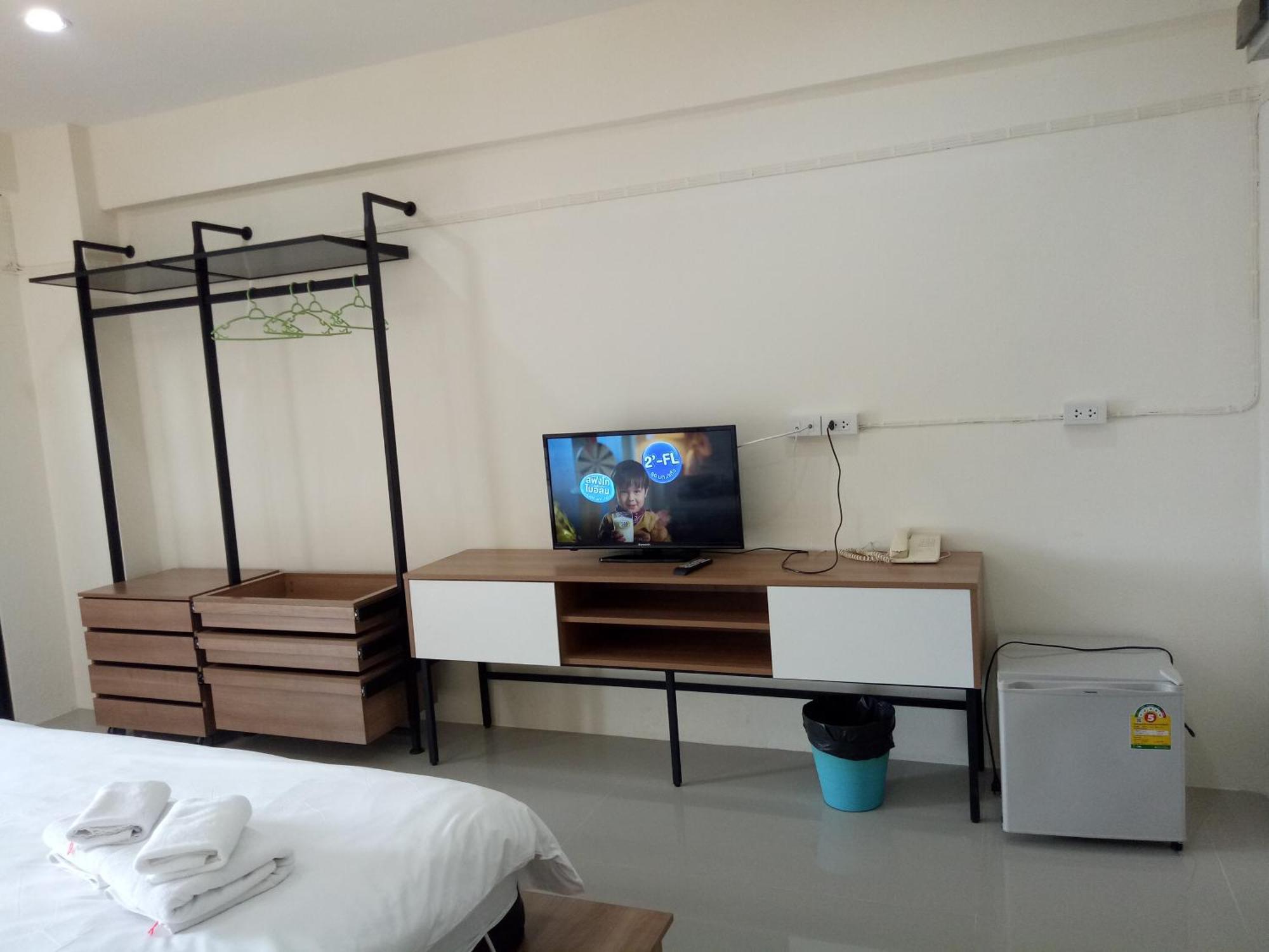 Komol Residence Bangkok Exterior photo