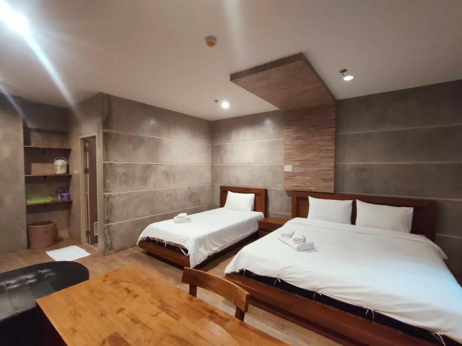 Komol Residence Bangkok Exterior photo