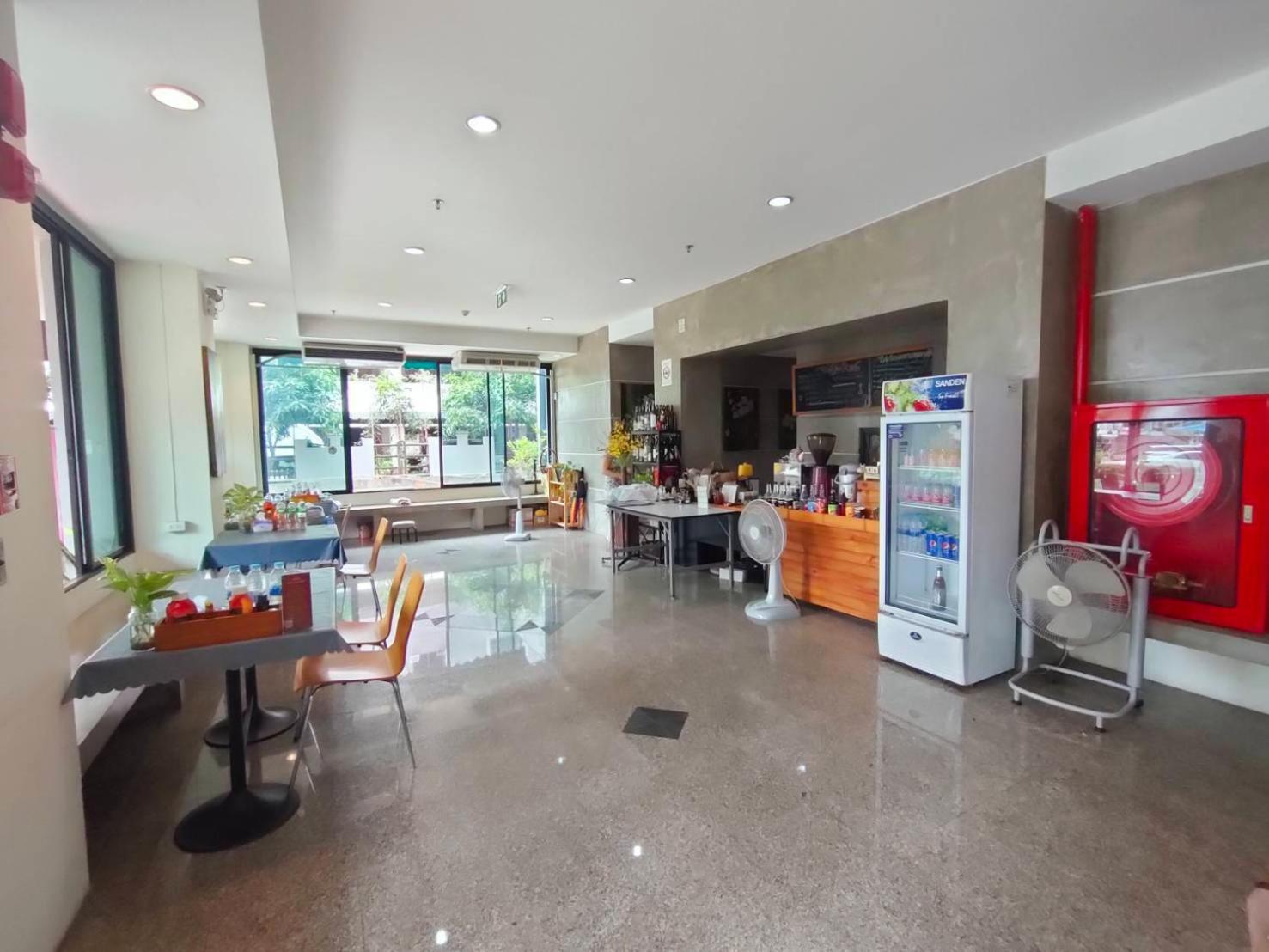 Komol Residence Bangkok Exterior photo