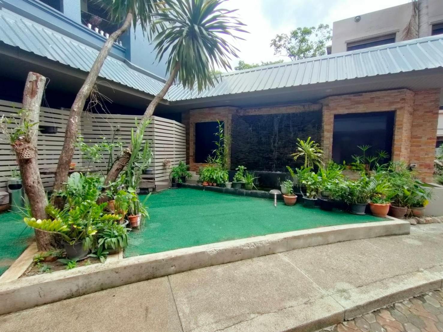 Komol Residence Bangkok Exterior photo