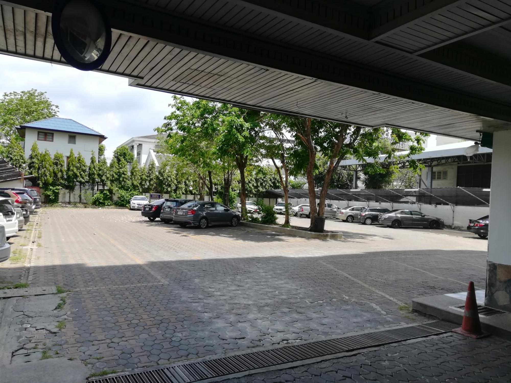 Komol Residence Bangkok Exterior photo